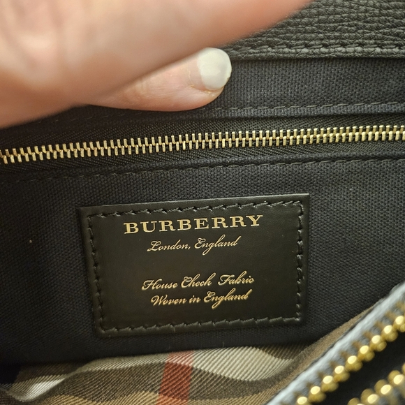 ✨ Burberry Black Leather & House Check 2-Way Shoulder/Crossbody Bag ✨ - Picture 8 of 15